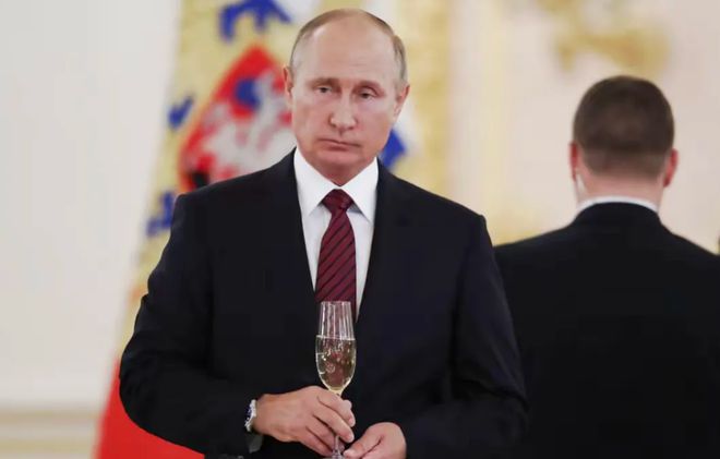 身中方高规格接待给足了普京面子!澳门新葡京绍伊古来北京有要事在(图2) 身中方高规格接待给足了普京面子!澳门新葡京绍伊古来北京有要事在(图2)